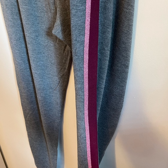 Woman’s casual sweatpants - Picture 4 of 7